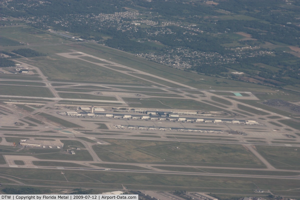 Detroit Metropolitan Wayne County Airport (DTW) - overview