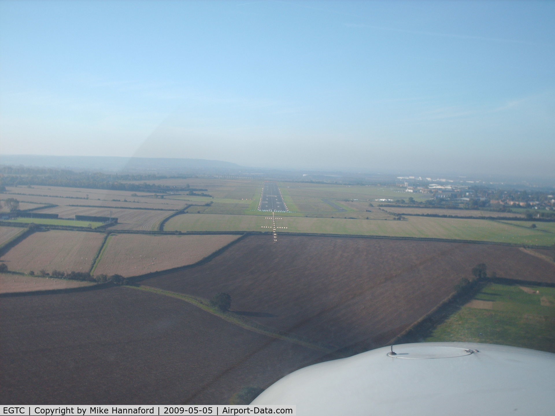 Cranfield Airport, Cranfield, England United Kingdom (EGTC) - Landing in DA40