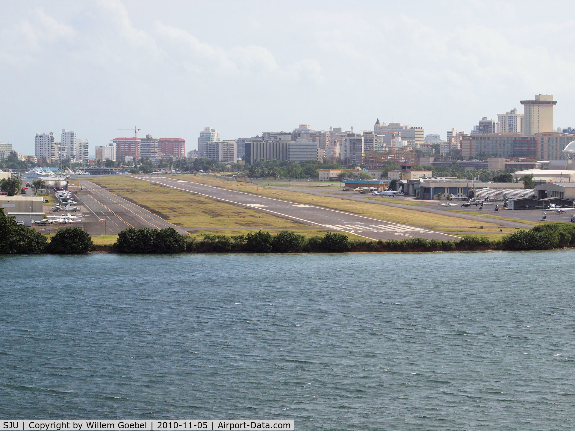 Luis Munoz Marin International Airport (SJU) - The airstrip of San Juan (Puerto Rico)Harbour site