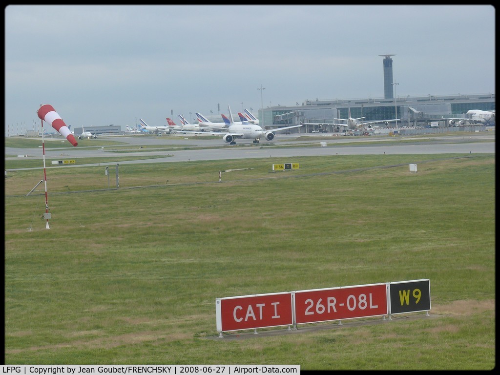 Paris Charles de Gaulle Airport (Roissy Airport), Paris France (LFPG) - runway 26