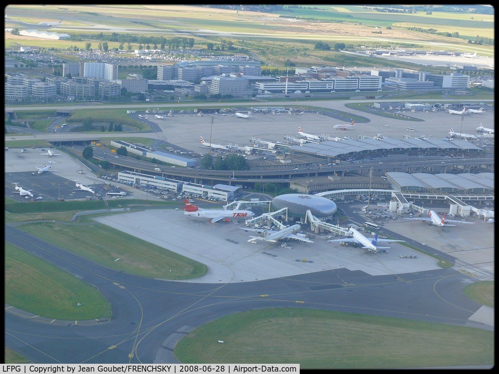 Paris Charles de Gaulle Airport (Roissy Airport), Paris France (LFPG) - au take off