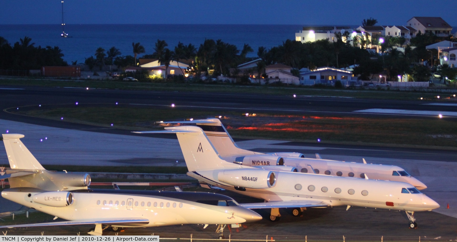 Princess Juliana International Airport, Philipsburg, Sint Maarten Netherlands Antilles (TNCM) - The cargo ramp at night TNCM