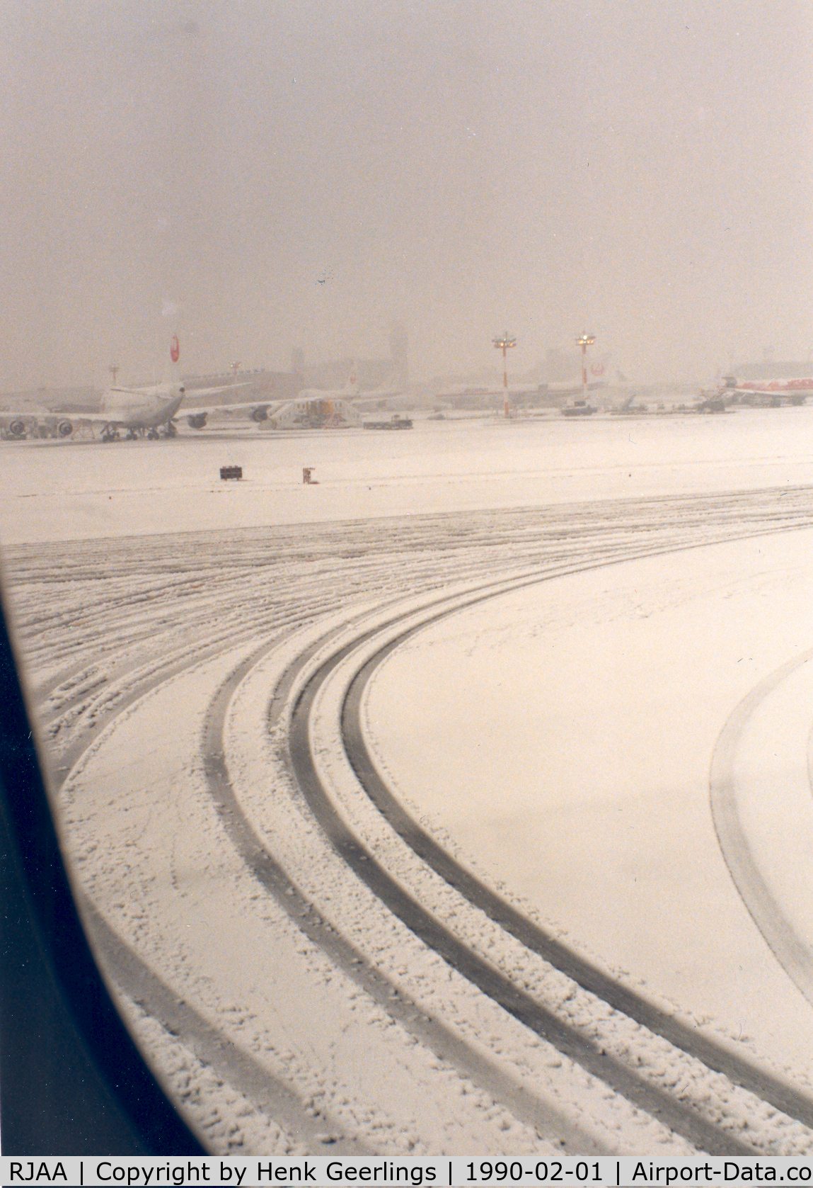 Narita International Airport (New Tokyo), Narita, Chiba Japan (RJAA) - Early morning snow at NRT , 01 Feb '90