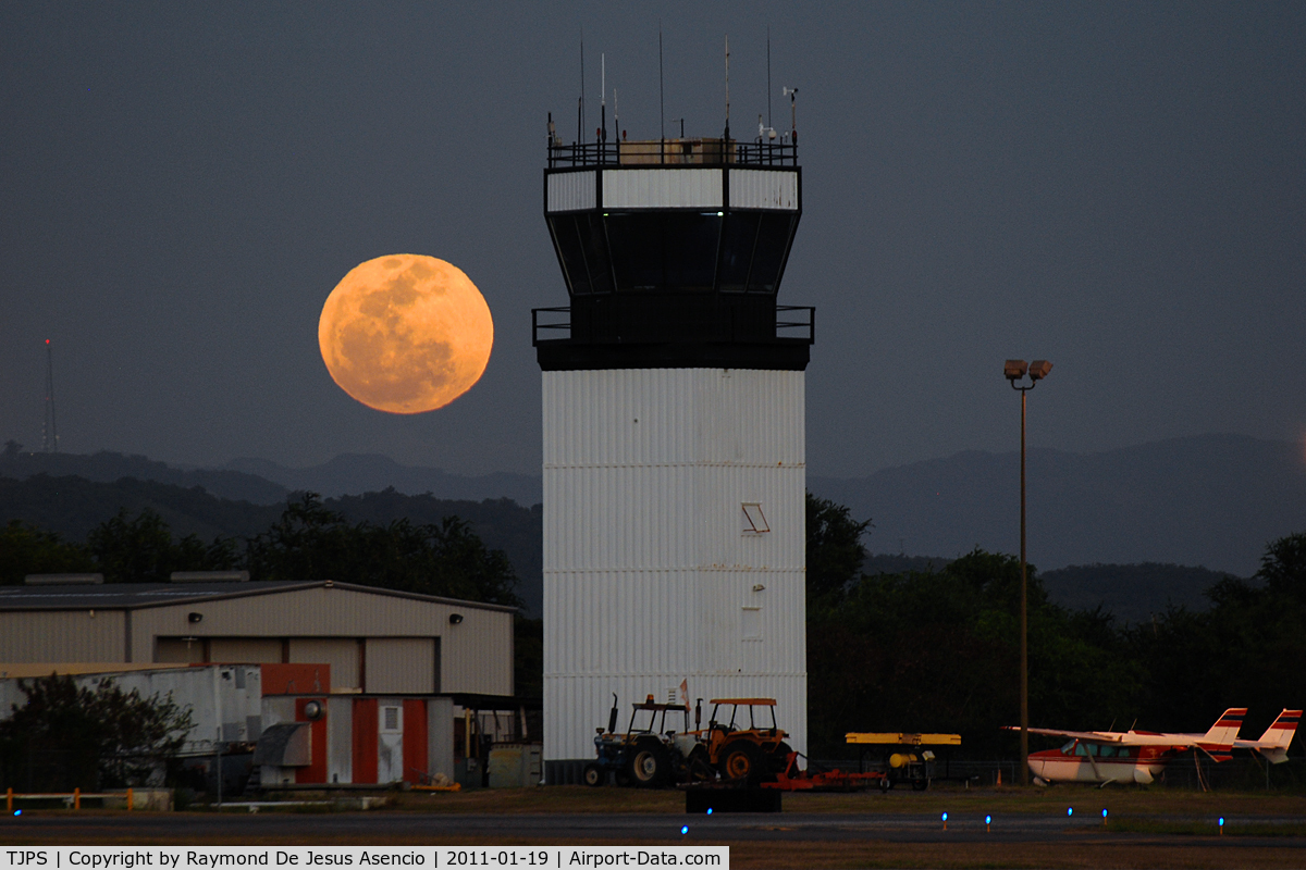 Mercedita Airport, Ponce Puerto Rico (TJPS) - Full Moon Mercedita's Tower...

{Nikon D60+Tamron SP70-300mm VC Di USD}