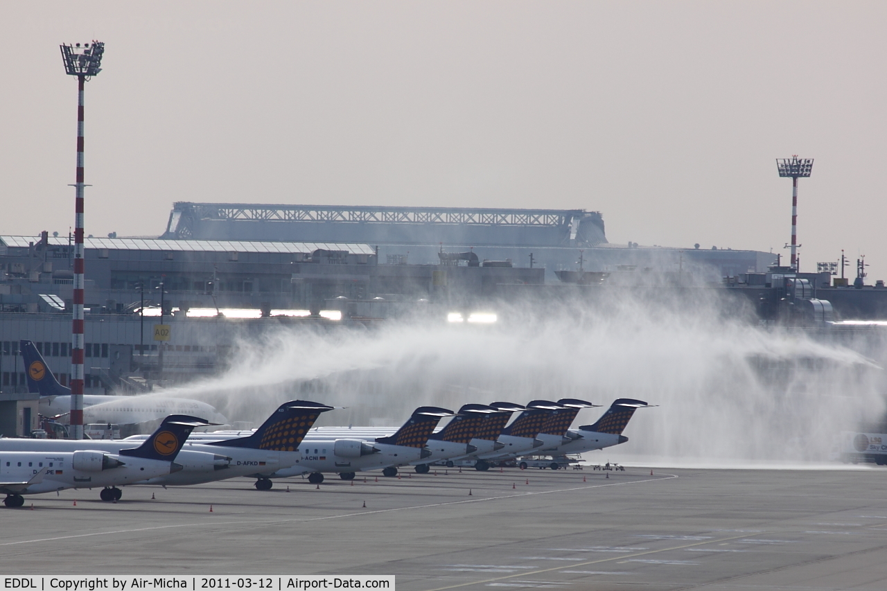 Düsseldorf International Airport, Düsseldorf Germany (EDDL) - Water fountain