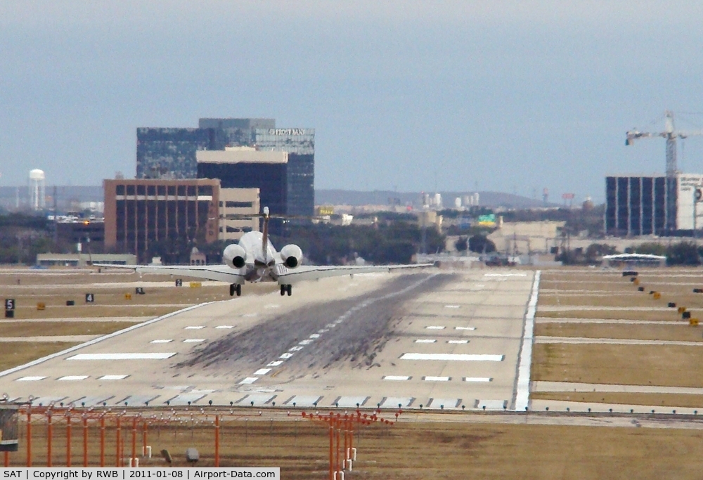 San Antonio International Airport (SAT) - 12R with a Global Express on final