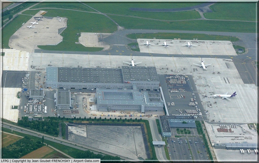 Paris Charles de Gaulle Airport (Roissy Airport), Paris France (LFPG) - zone cargo FEDEX