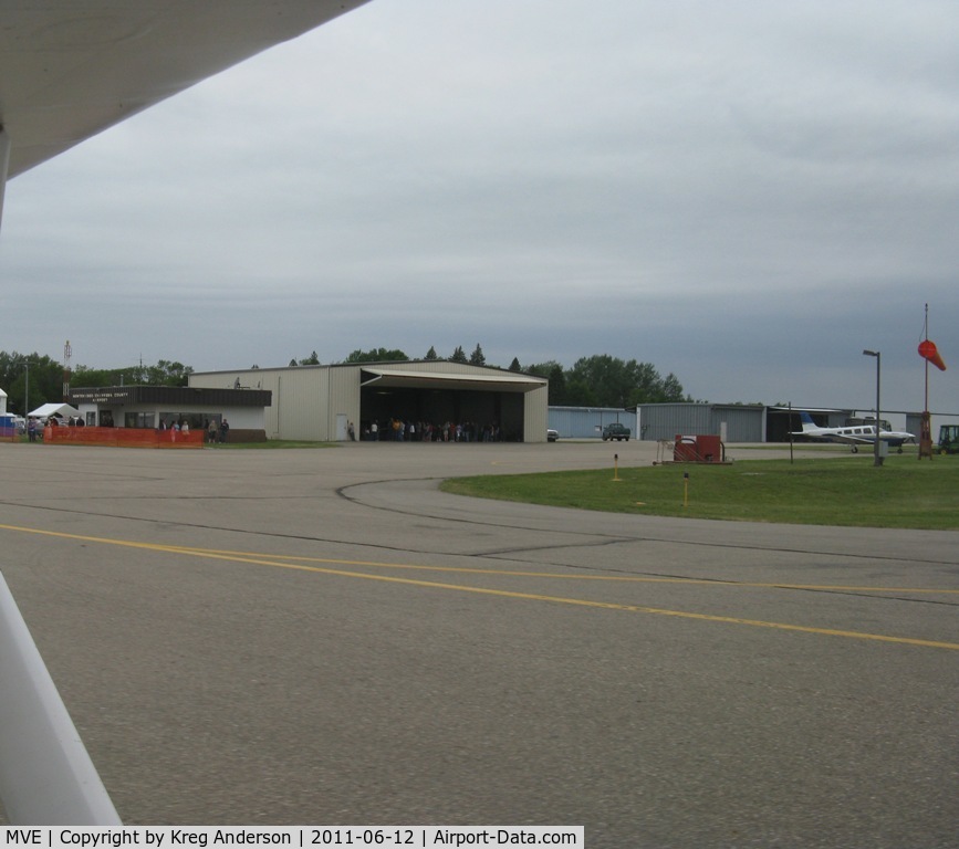 Montevideo-chippewa County Airport (MVE) - View of the hangar where breakfast is being served.