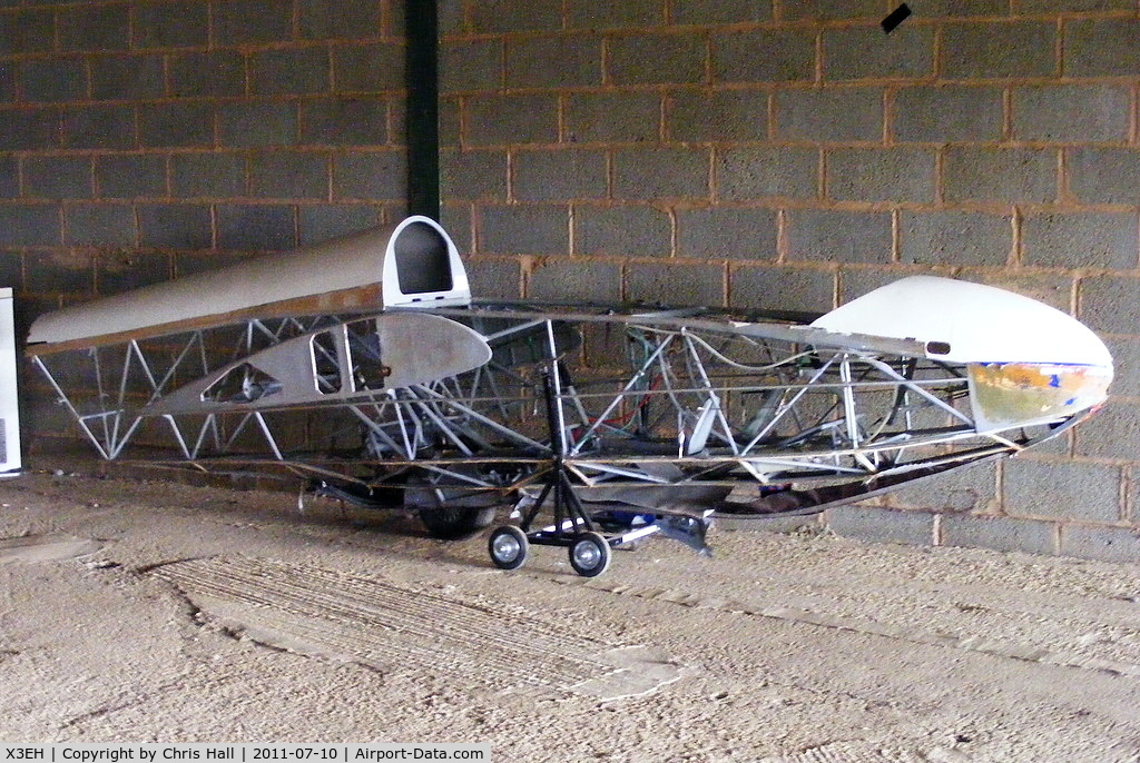 X3EH Airport - unidentified glider at Edge Hill Airfield, Shenington