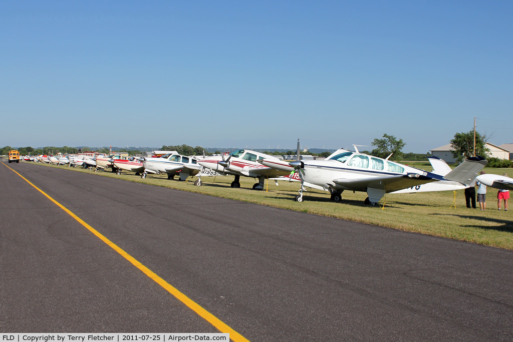 Fond Du Lac County Airport (FLD) - Visitors at Fond Du Lac during 2011 Oshkosh Week -
a FREE bus is available to pilots AND enthusiasts during this week