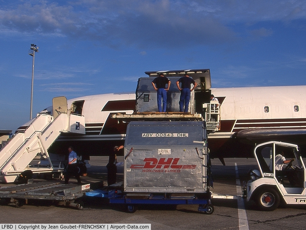 Bordeaux Airport, Merignac Airport France (LFBD) - fret 727 DHL 1995