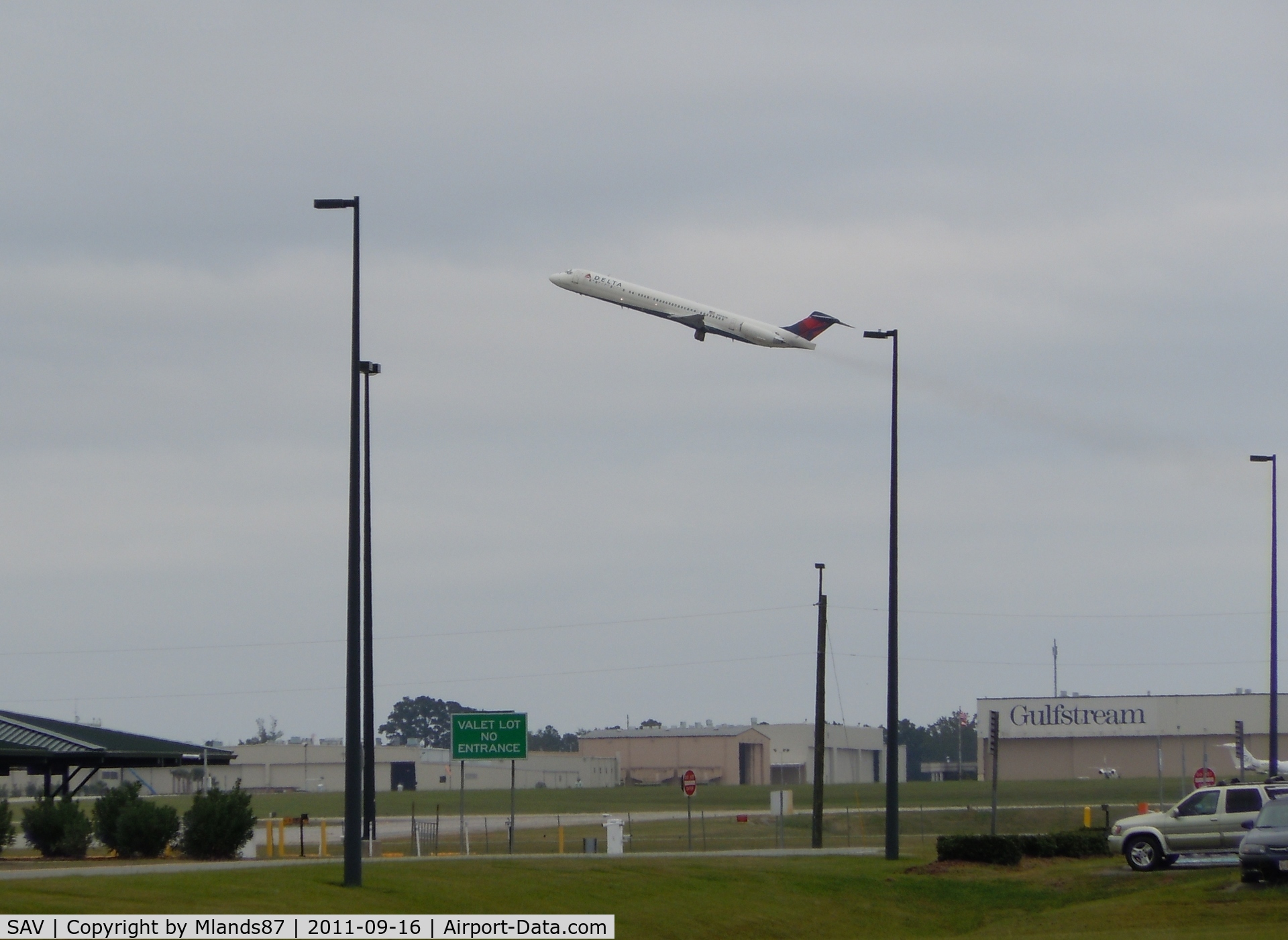 Savannah/hilton Head International Airport (SAV) - Love that steep climb of the MD-88