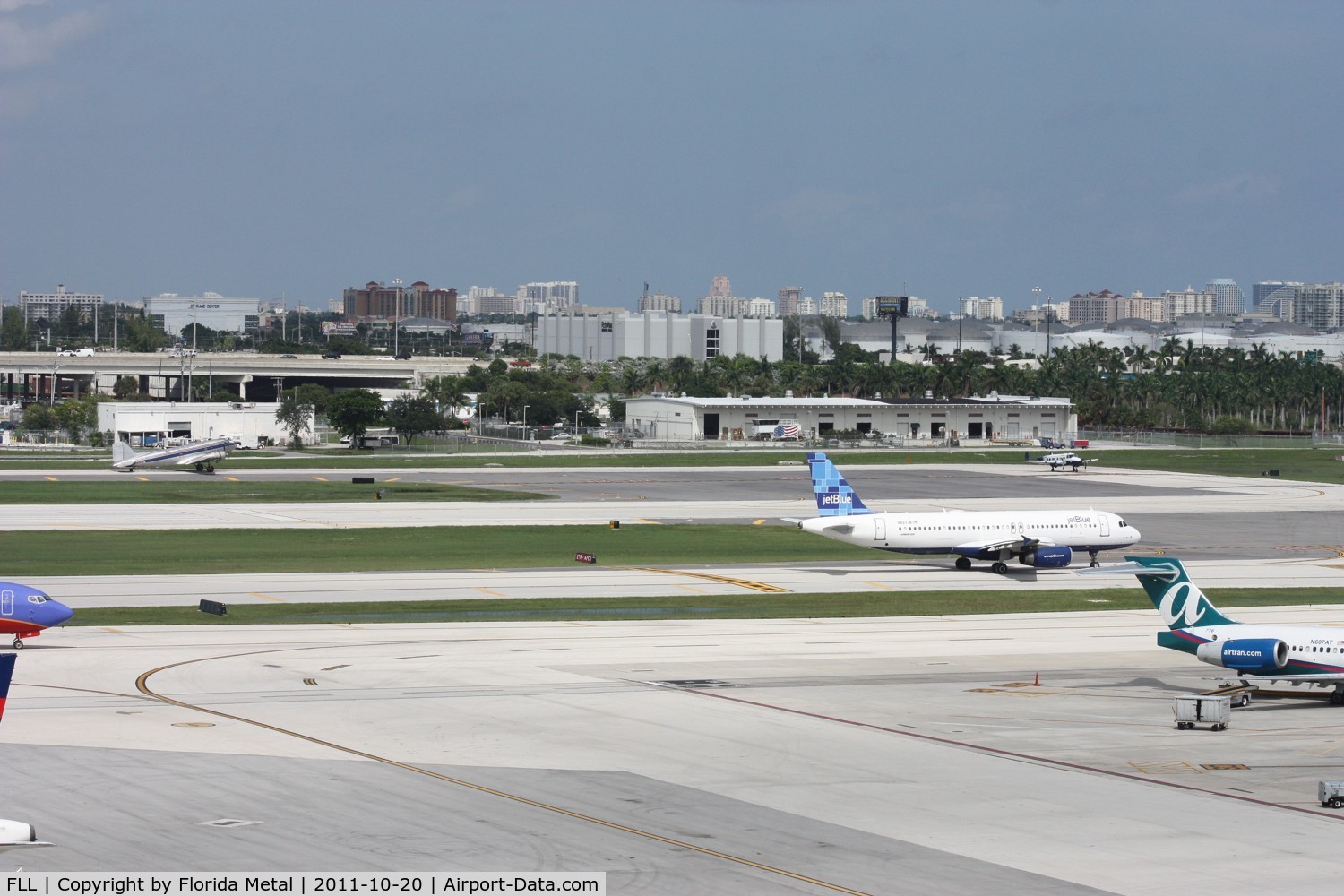 Fort Lauderdale/hollywood International Airport (FLL) - Mix of old and new - Jet Blue A320, DC-3 and turbo Beech 18 waiting to depart