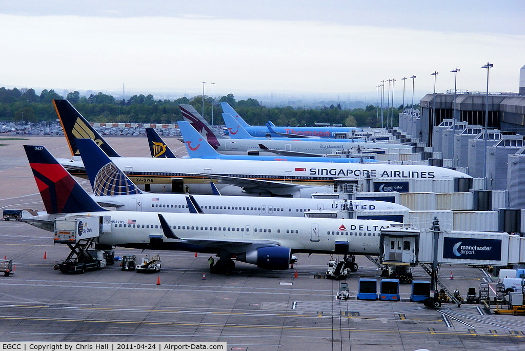 Manchester Airport, Manchester, England United Kingdom (EGCC) - Delta, United, Singapore, Ryanair, Thomson and Qatar on T2