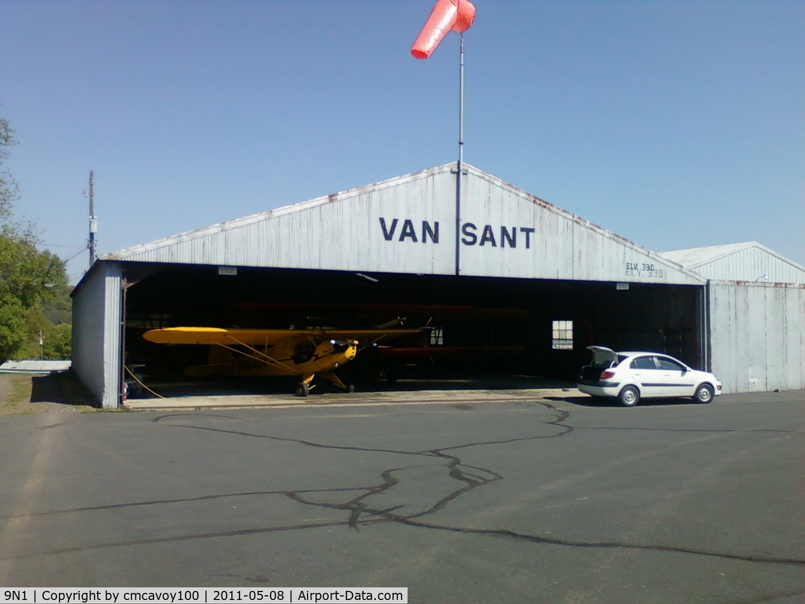 Vansant Airport (9N1) - Hanger shot