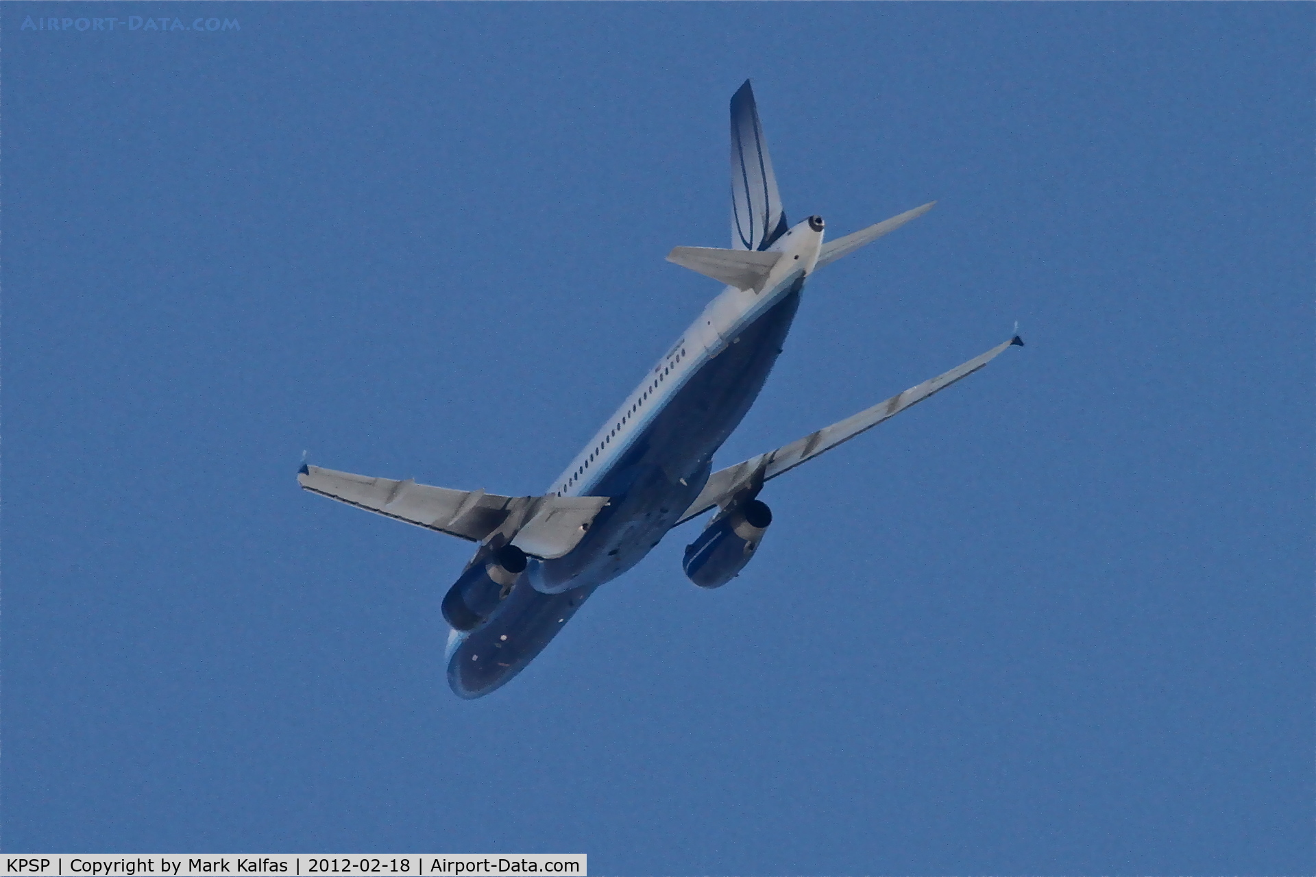 Palm Springs International Airport (PSP) - United Airlines Airbus A320 departing Palm Springs RWY 13R.