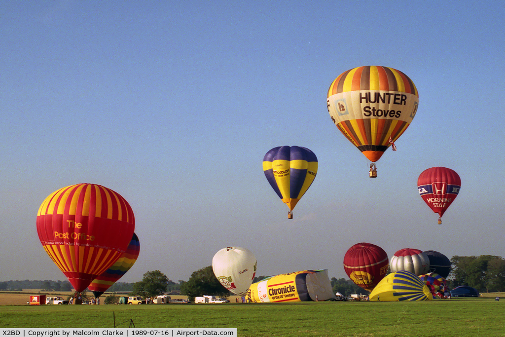 X2BD Airport -  A mass balloon departure at the end of Badminton Air Day in 1989.