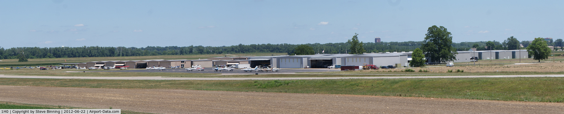 Creve Coeur Airport (1H0) - Taken during the 2012 Swift National Fly-In.