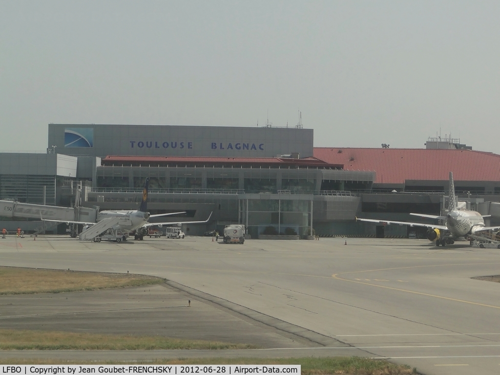 Toulouse Airport, Blagnac Airport France (LFBO) - arrivée from Bodrum via Brest with A321 Onur Air