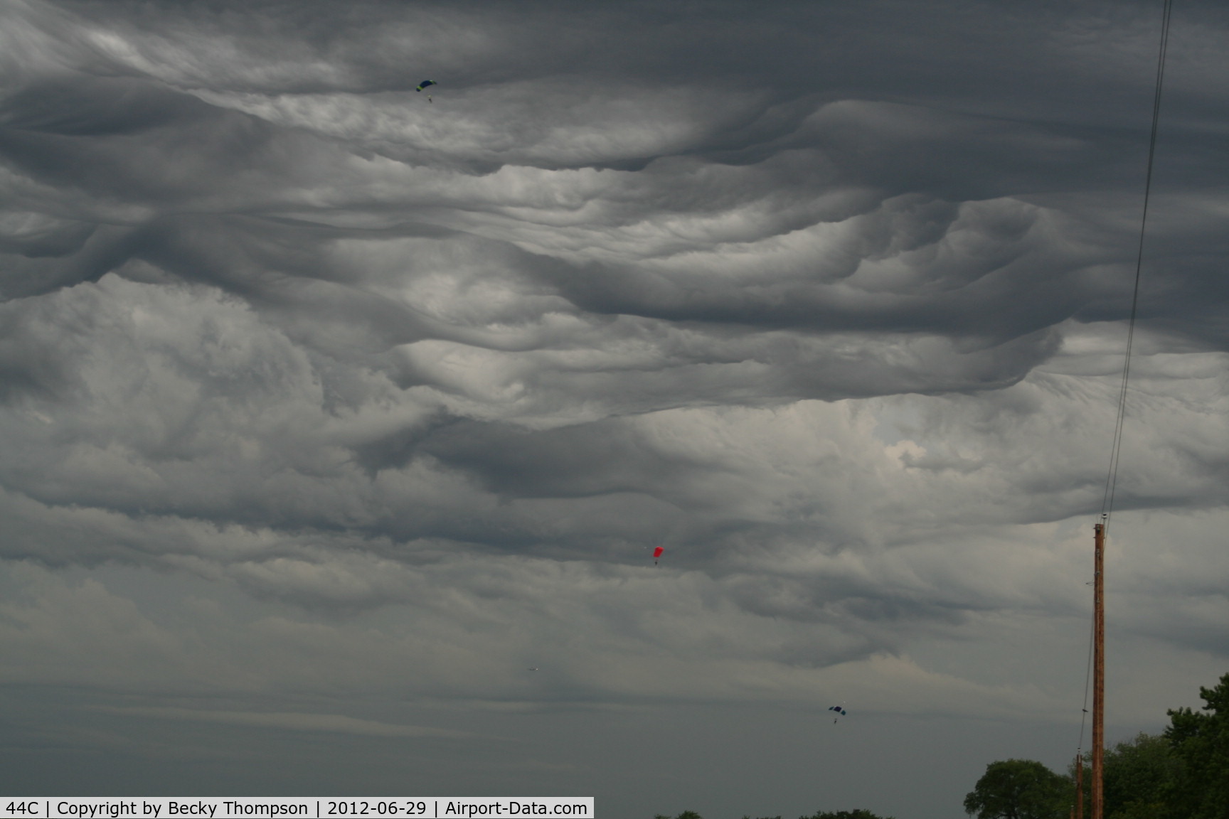 Beloit Airport (44C) - 3rd & final photo showing only the last parachuter.