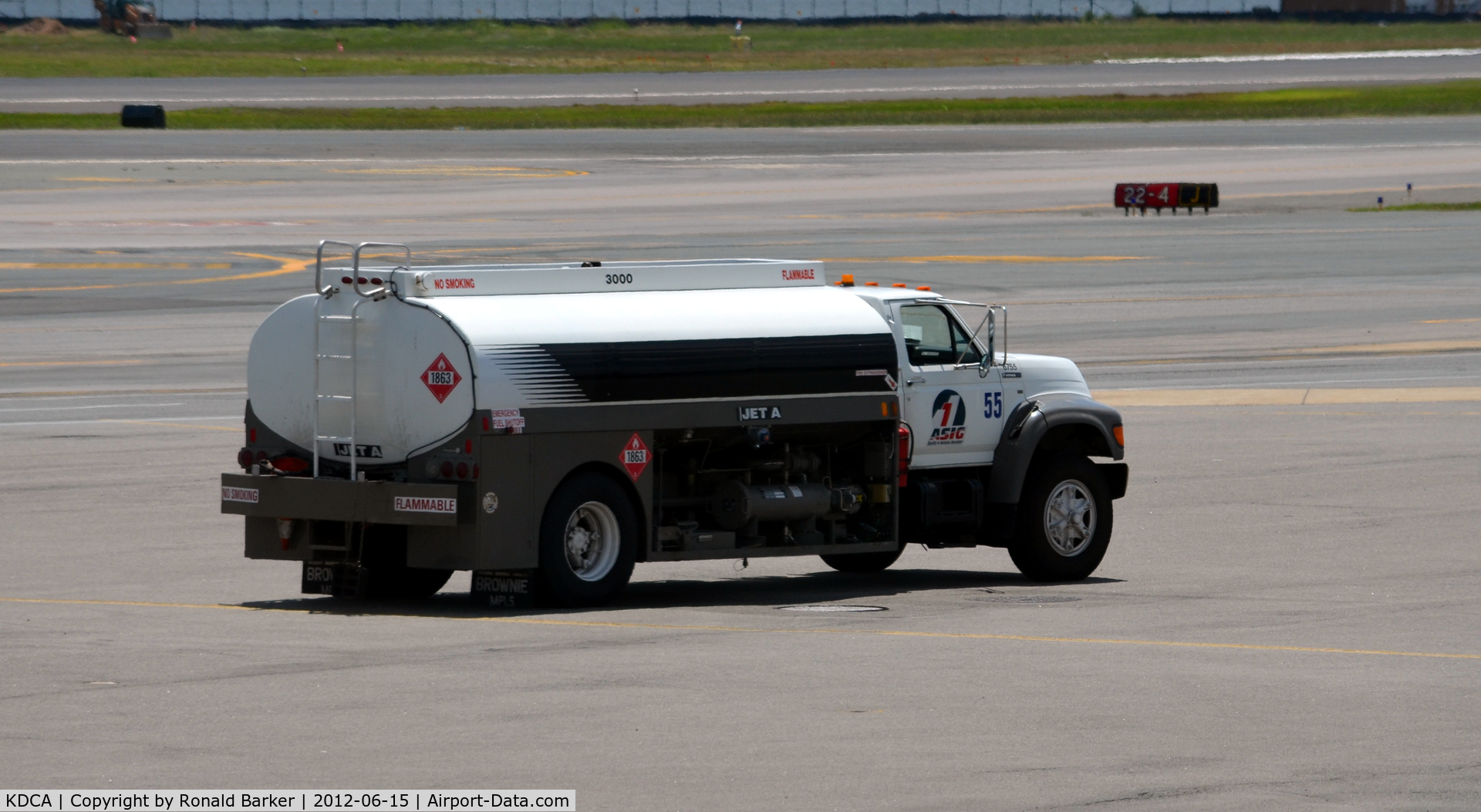 Ronald Reagan Washington National Airport (DCA) - Fuel truck 55
