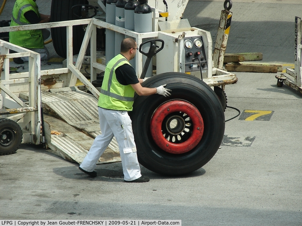 Paris Charles de Gaulle Airport (Roissy Airport), Paris France (LFPG) - wheels AF