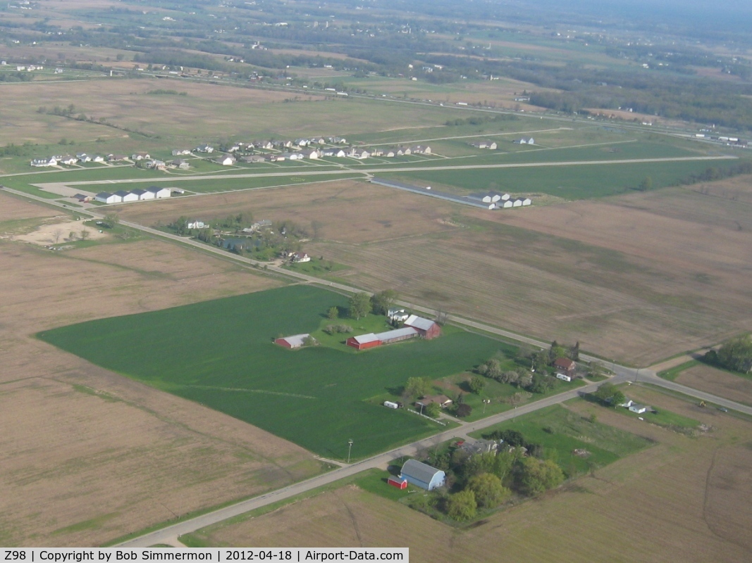 Ottawa Executive Airport (Z98) - Approching Zeeland from the SE.