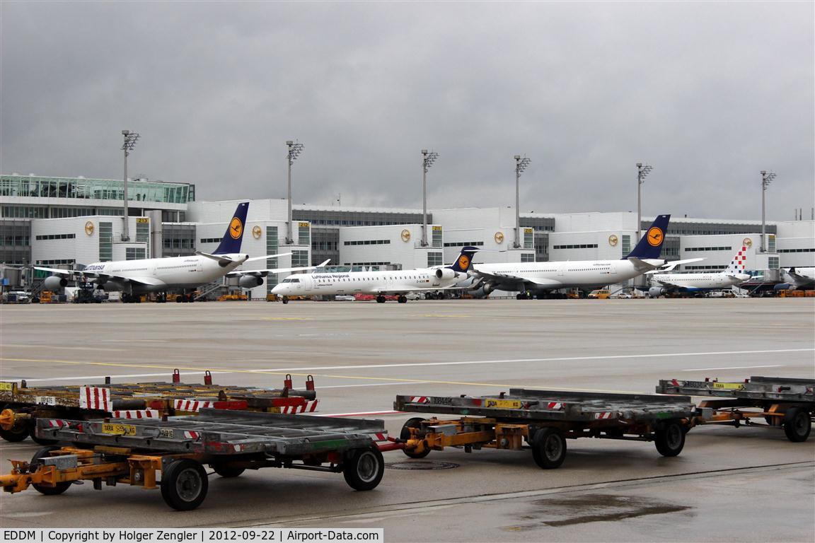 Munich International Airport (Franz Josef Strauß International Airport), Munich Germany (EDDM) - Apron user.....