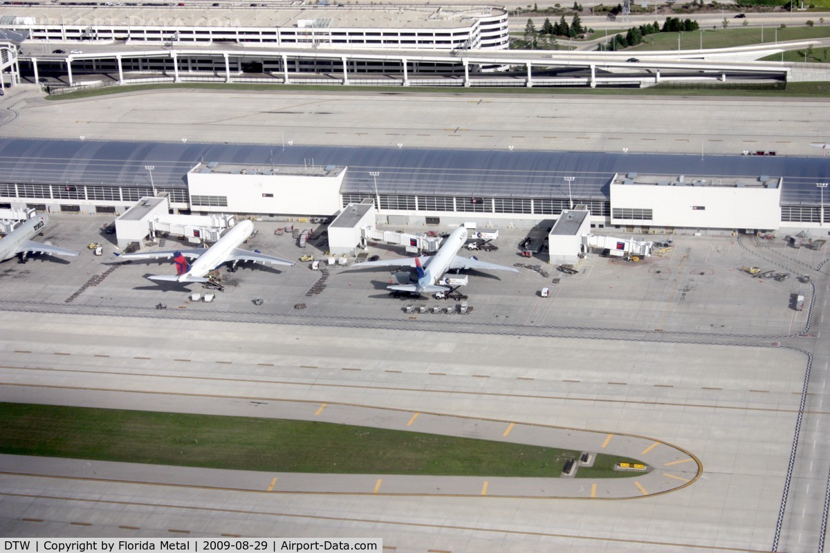 Detroit Metropolitan Wayne County Airport (DTW) - McNamara Terminal