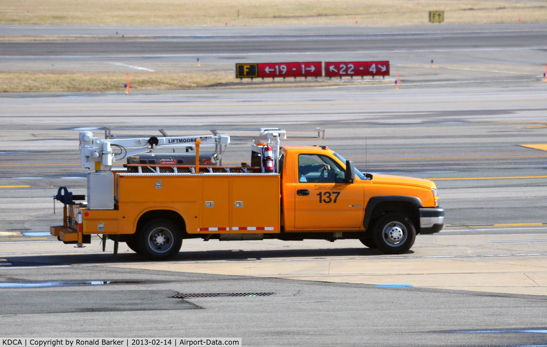 Ronald Reagan Washington National Airport (DCA) - Truck 137