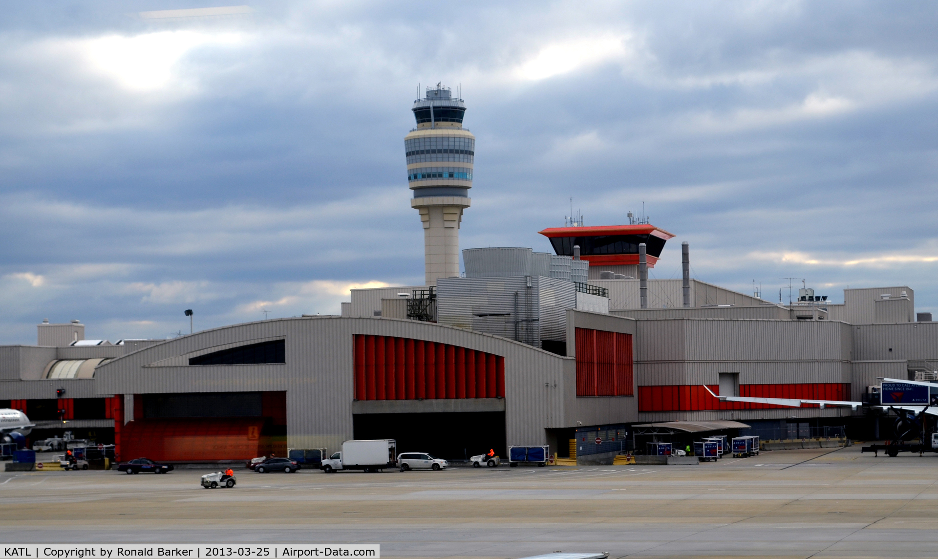 Hartsfield - Jackson Atlanta International Airport (ATL) - Midfield tower Atlanta