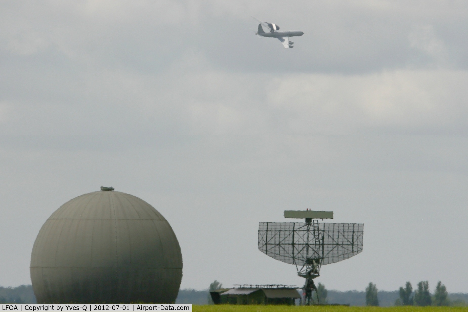 LFOA Airport - Low height passage of a Boing E-3F SDCA over its home base , Avord air base 721(LFOA)