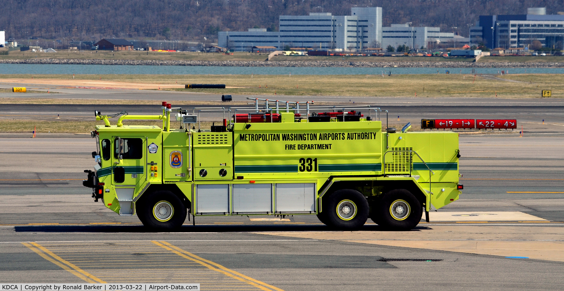 Ronald Reagan Washington National Airport (DCA) - MWAA Truck 331