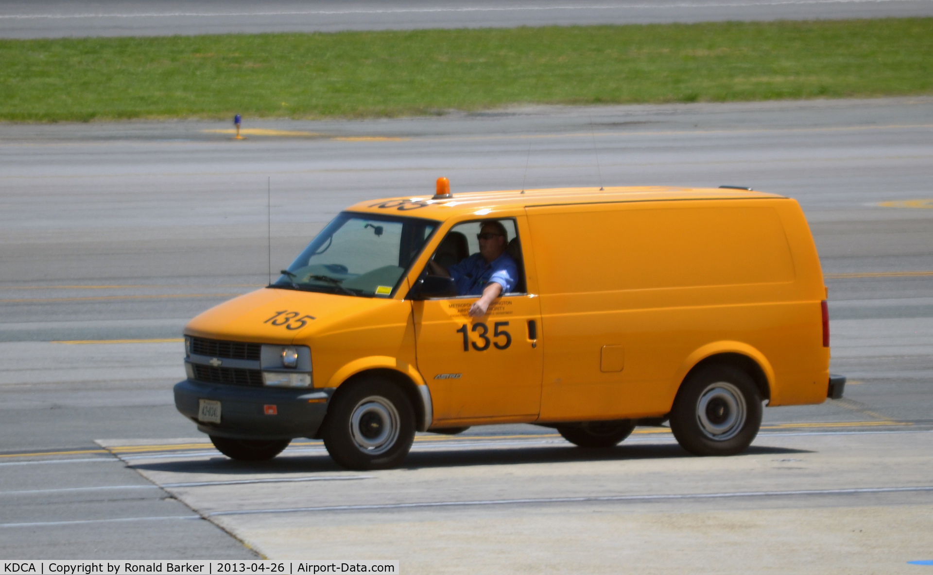 Ronald Reagan Washington National Airport (DCA) - Orange van 135