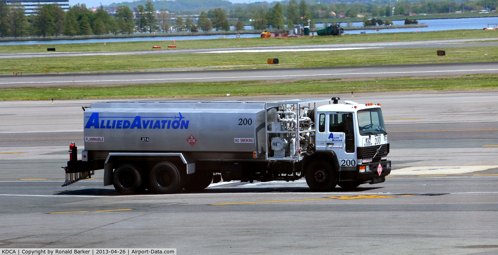 Ronald Reagan Washington National Airport (DCA) - Allied Aviation Truck  200