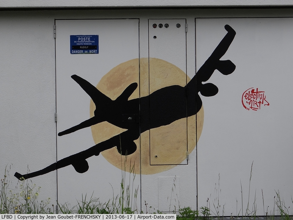 Bordeaux Airport, Merignac Airport France (LFBD) - near airport 747 graff