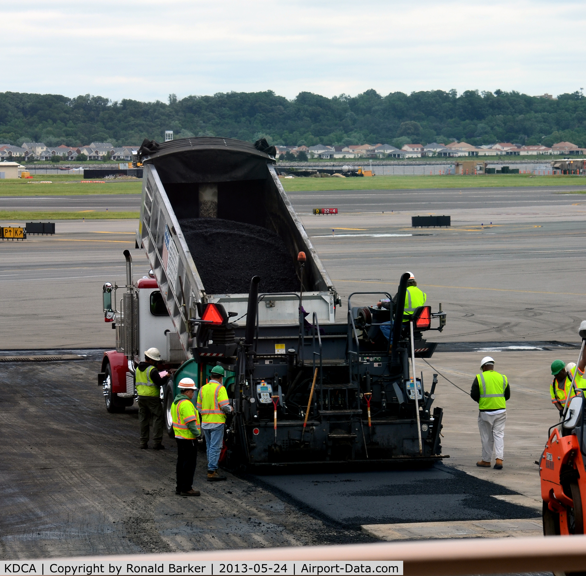 Ronald Reagan Washington National Airport (DCA) - Laying asphalt DCA