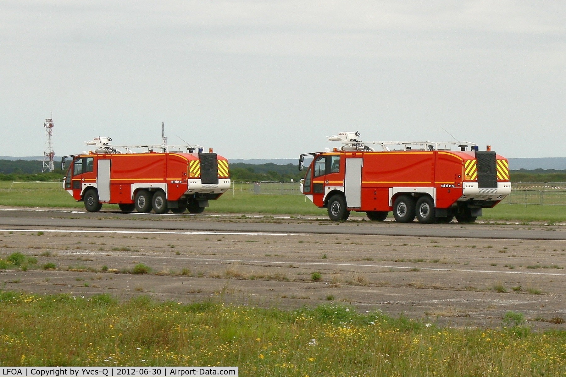 LFOA Airport - Fire Trucks, Avord Air Base (LFOA)