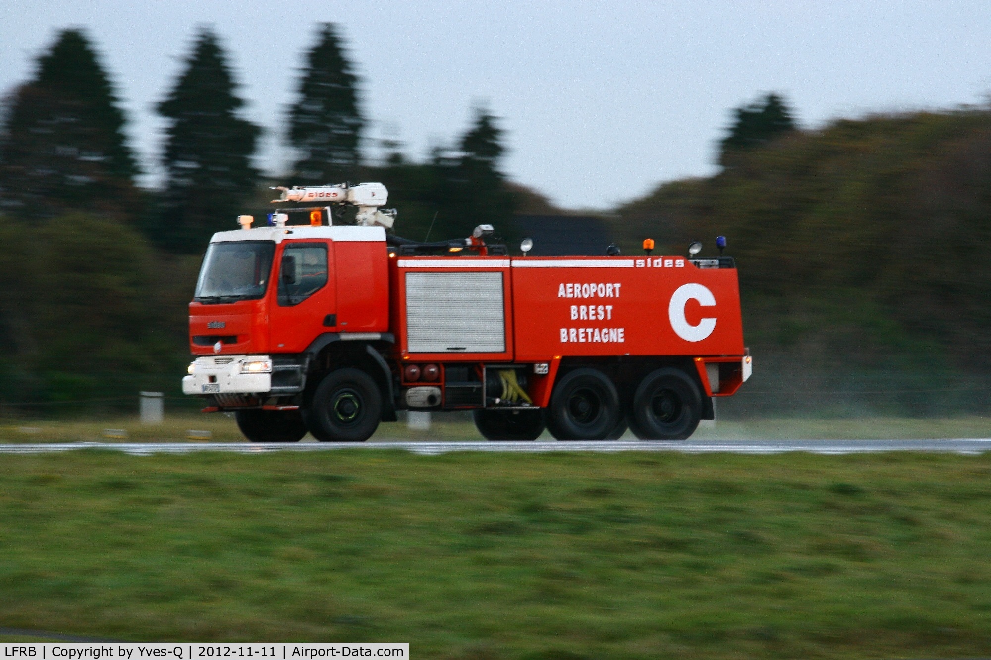 Brest Bretagne Airport, Brest France (LFRB) - Fire truck rwy 25L, Brest-Bretagne Airport (LFRB-BES)