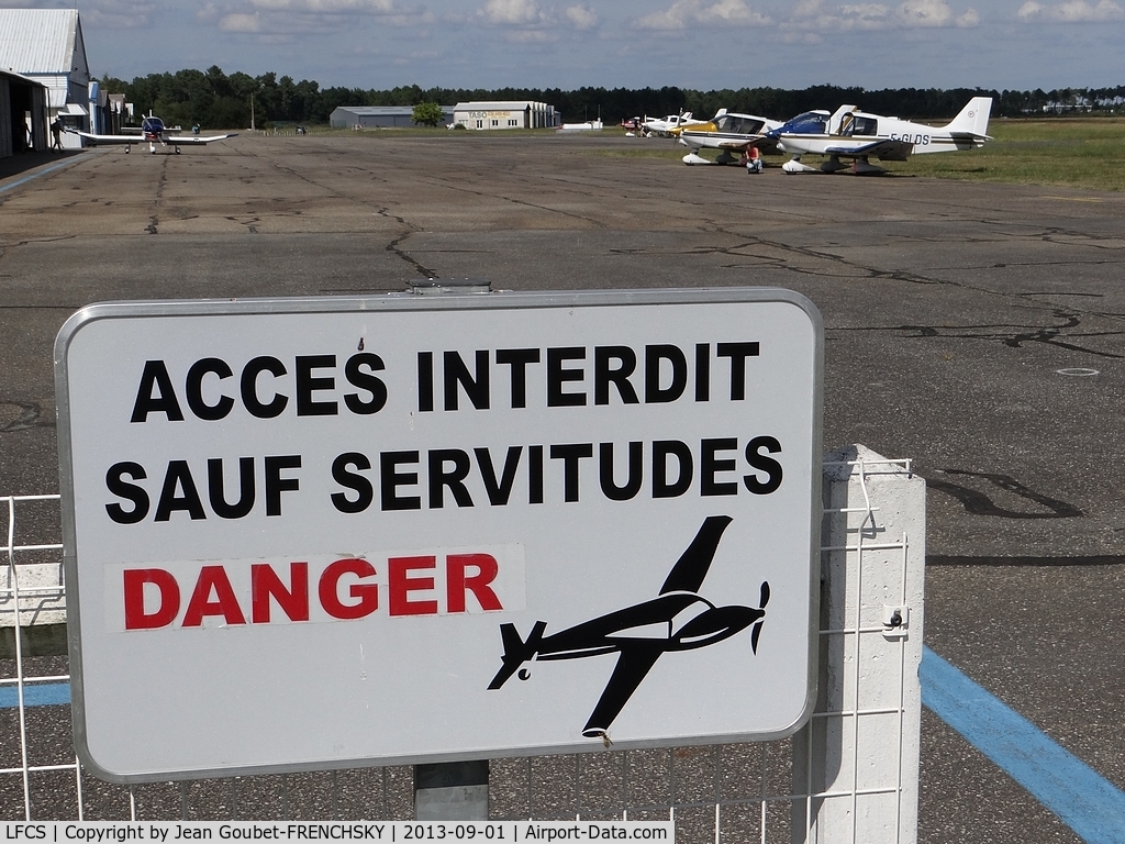 Bordeaux Leognan saucats Airport, Bordeaux France (LFCS) - 