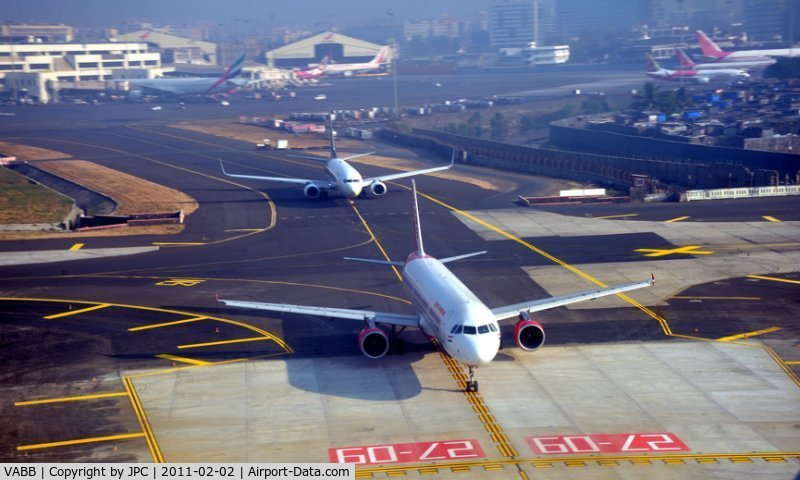 Chatrapati Shivaji International Airport, Mumbai (Bombay) India (VABB) - Mumbai International, just before touchdown