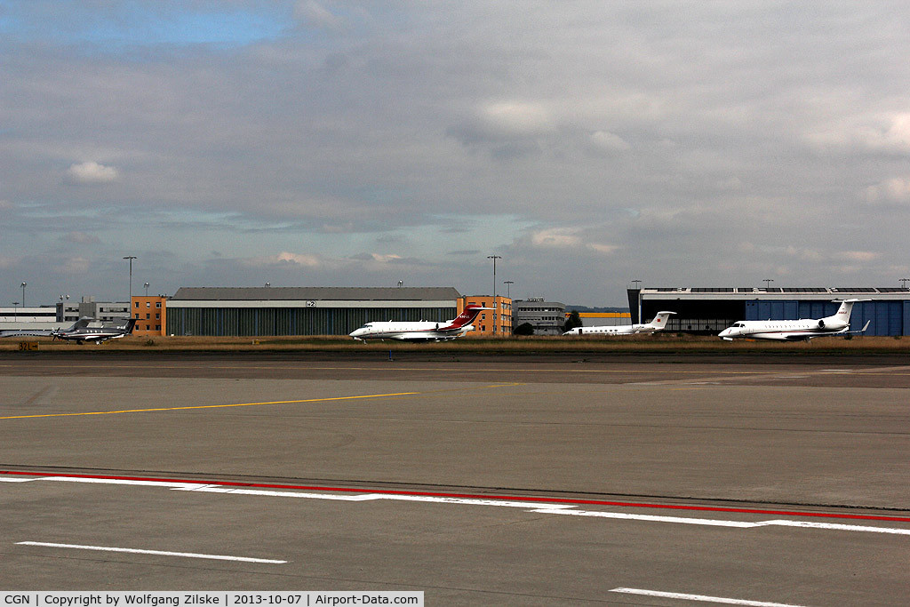 Cologne Bonn Airport, Cologne/Bonn Germany (CGN) - BizJets on RW 14R