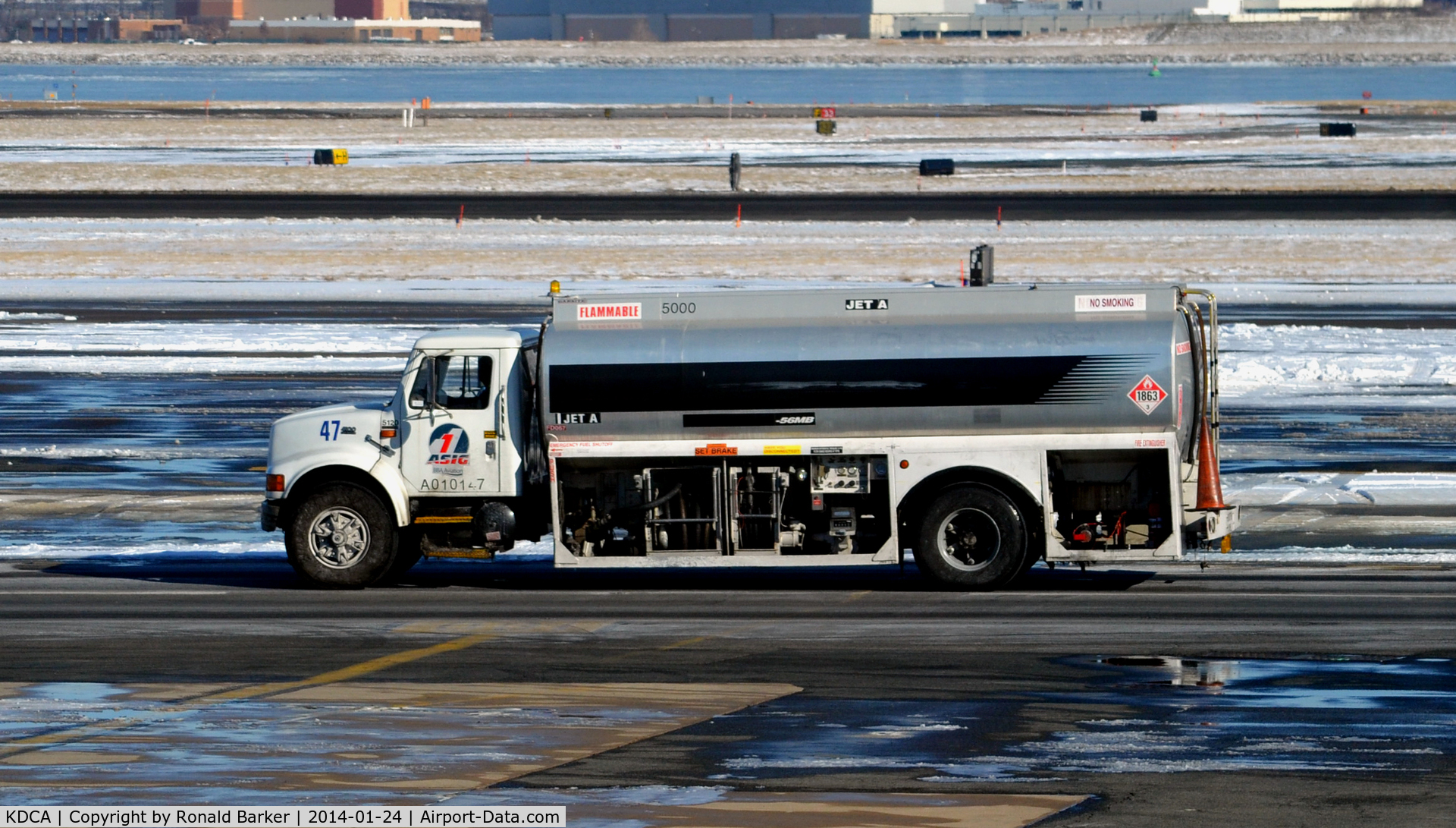 Ronald Reagan Washington National Airport (DCA) - Jet A fuel truck AO 10147 National