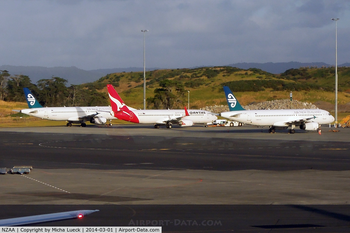 Auckland International Airport, Auckland New Zealand (NZAA) - Trans-Tasman rivals in the morning sun