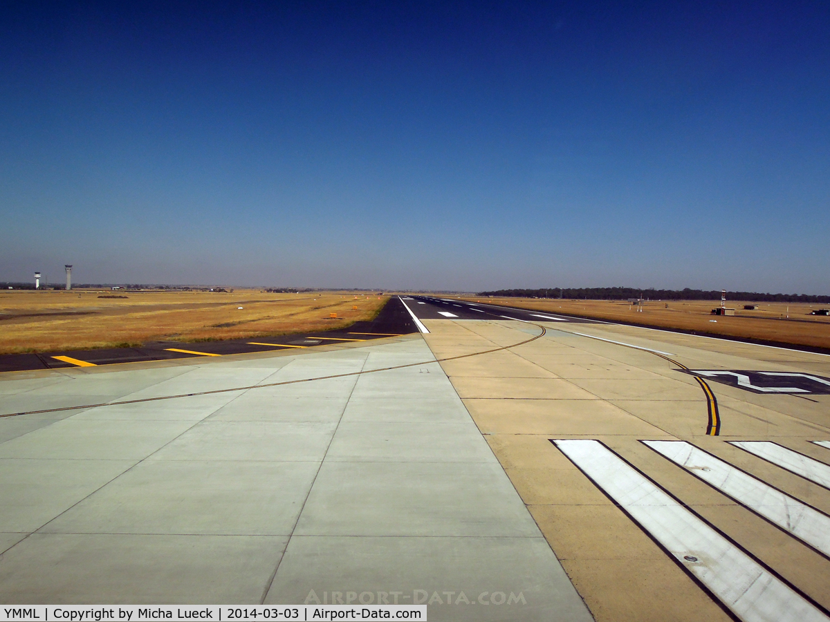 Melbourne International Airport, Tullamarine, Victoria Australia (YMML) - JQ's Dreamliner (VH-VKB) turning onto runway 27