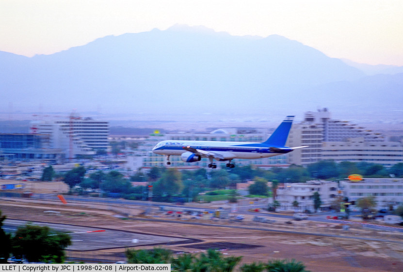 Eilat Airport (J. Hozman Airport), Eilat Israel (LLET) - B-757 Landing just before Sunrise