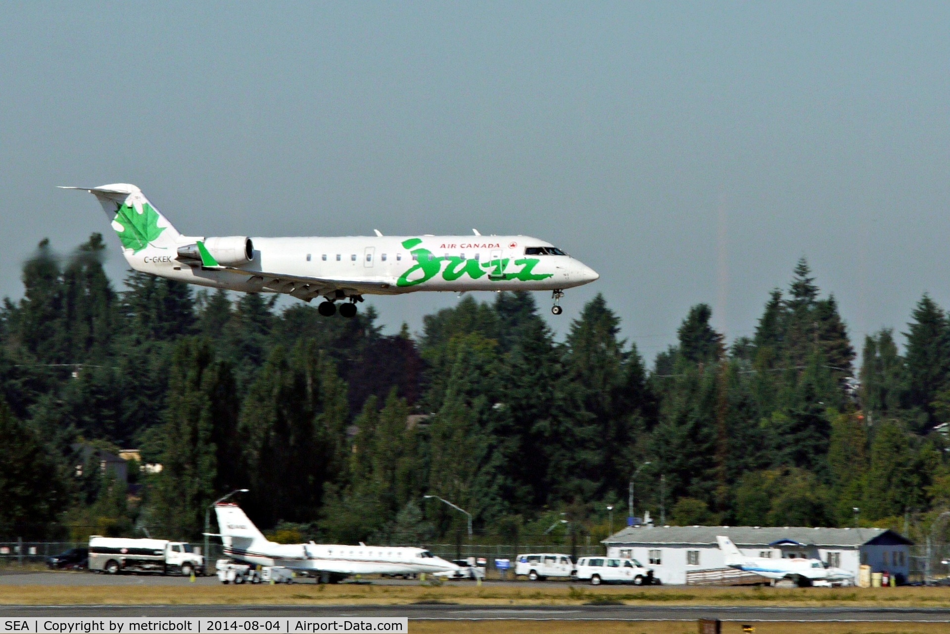 Seattle-tacoma International Airport (SEA) - Jazz landing in Seattle