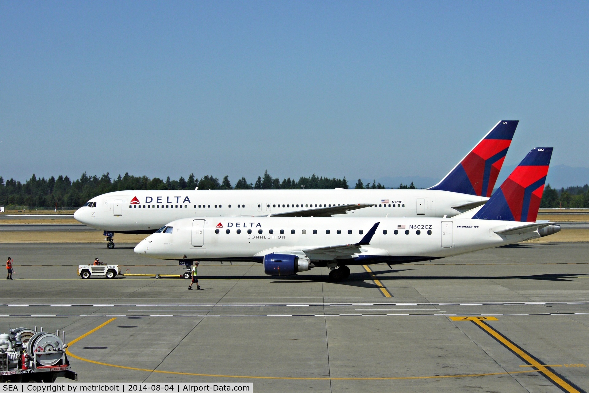 Seattle-tacoma International Airport (SEA) - Delta jets at SEA