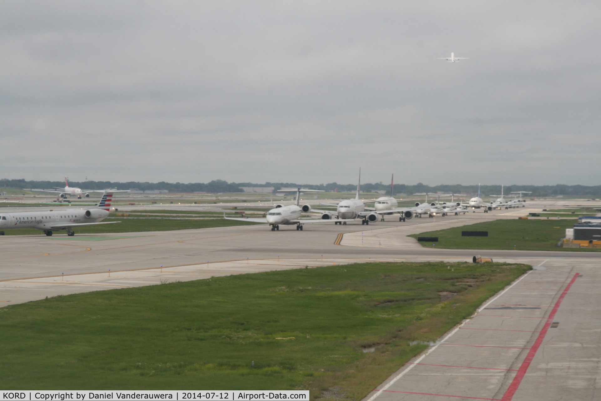 Chicago O'hare International Airport (ORD) - Queuing on the taxiway to take off