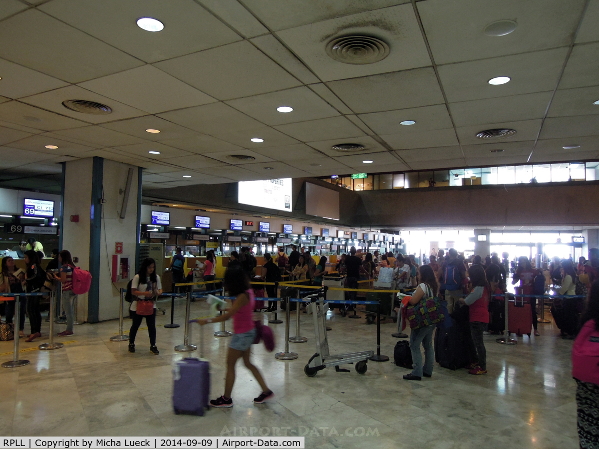 Ninoy Aquino International Airport, Manila Philippines (RPLL) - Chaotic check-in in the old Terminal 1